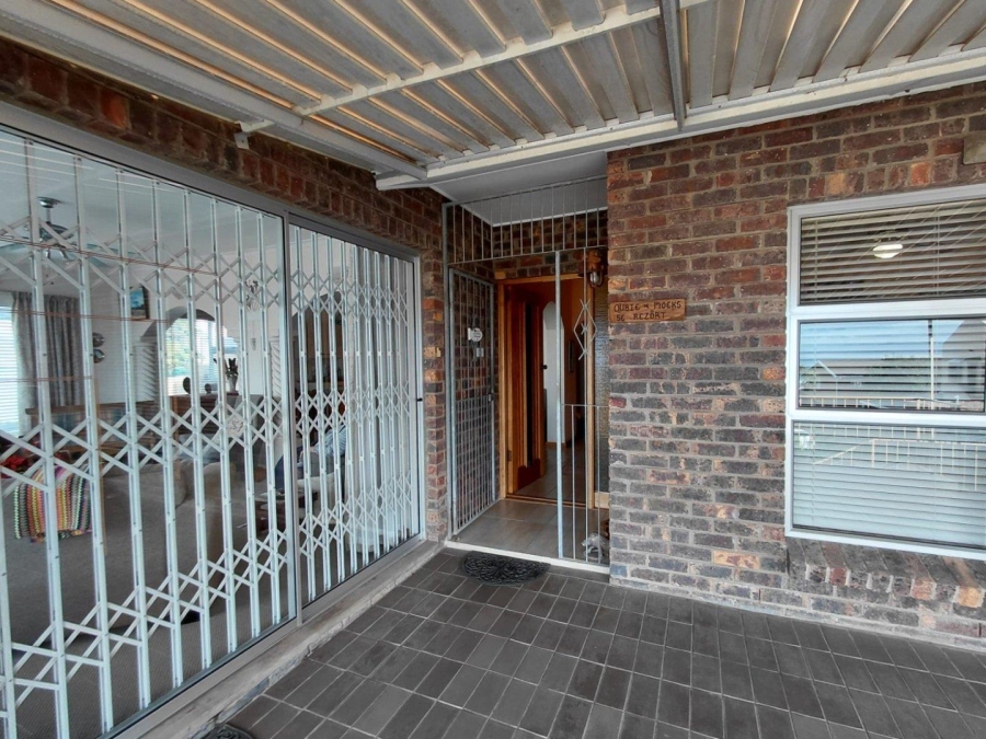4 Bedroom Property for Sale in Wavecrest Eastern Cape
